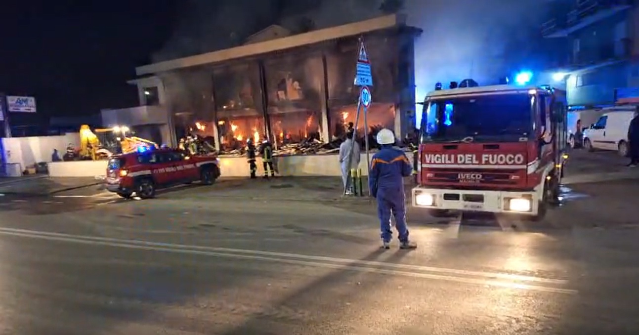 Ultim Ora In Anteprima Il Video Del Terribile Incendio In Via Del